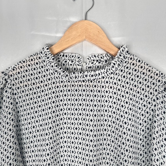Elegant Black and White Patterned Gathered Sleeve Women's Top Size M - Picture 4 of 8